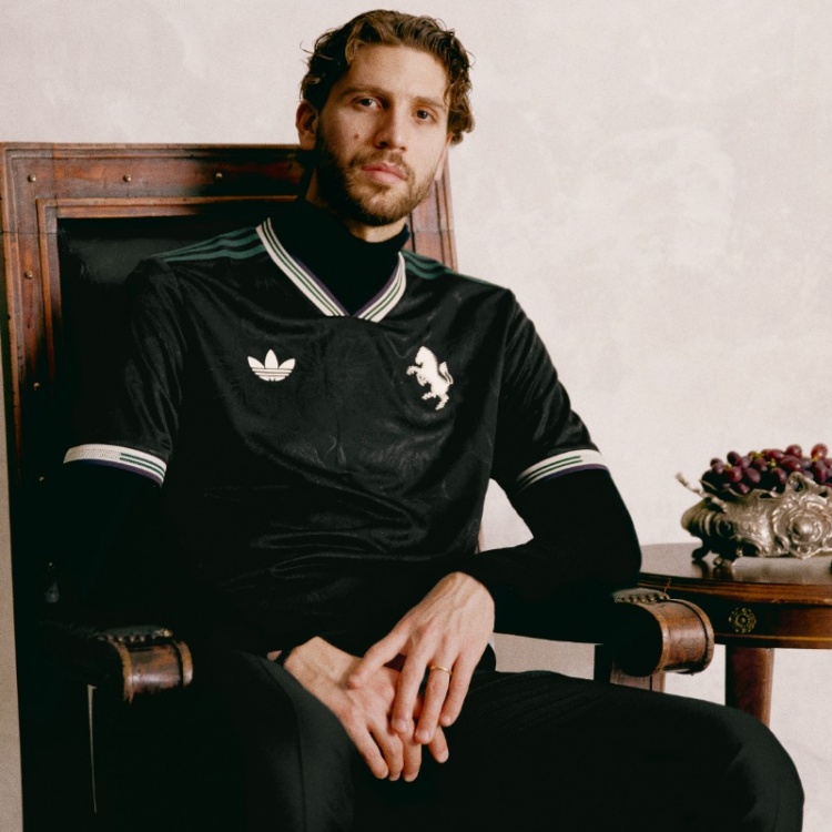 开云-葡萄图案！尤文晒本赛季第三球衣：传承如同美酒，愈久愈醇