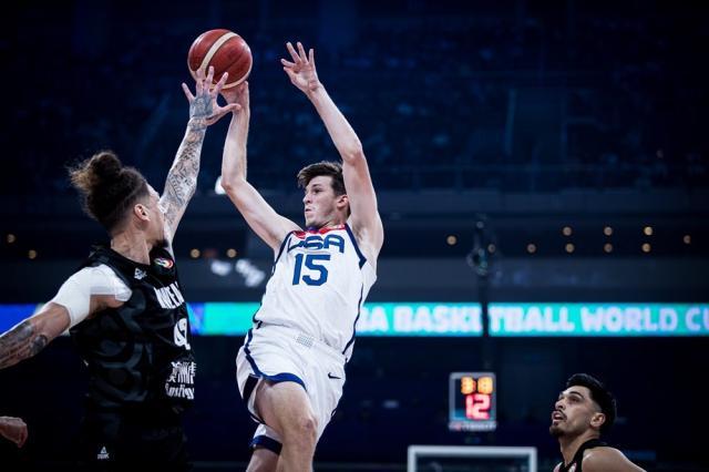 开云体育下载-人气超高！里夫斯又蜕变 湖人新星成科尔百搭利器